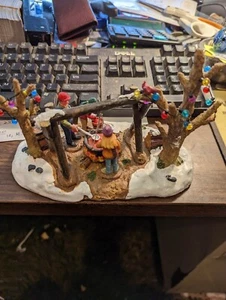 DIORAMA DE YESO HECHO POR ARTISTA ""HACIENDO JARABE DE ARCE"" USADO, EXCELENTE ESTADO - Imagen 1 de 10