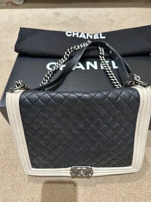 Auténtico bolso grande Chanel Boy blanco y negro con caja y bolsa antipolvo Foto 1 de 4