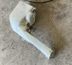 91-99 MITSUBISHI 3000GT FRONT WINDSHIELD WASHER FLUID BOTTLE RESERVOIR W/ Cap - Picture 1 of 1