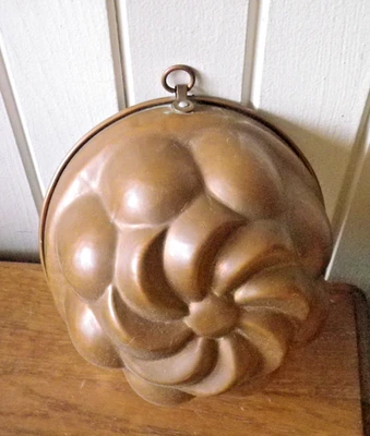 Ancien moule à kouglof en cuivre ou laiton - Photo 1/4