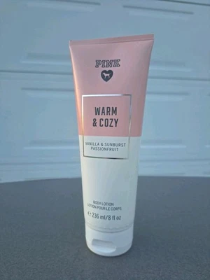 Victoria’s Secret ROSA Cálida y Acogedora Vainilla y Sunburst Passionfruit Loción Corporal Foto 1 de 2