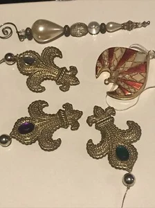Vintage 5 piece lot Gold Tone Rhinestone Plastic Christmas Tree Ornaments - Picture 1 of 12
