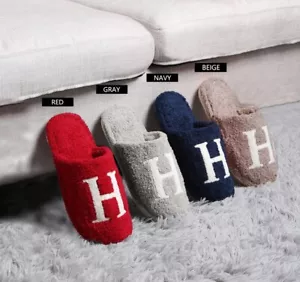 ComfyLuxe "H" bestickte Hausschuhe mit Anfangsmuster - Bild 1 von 13