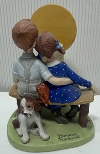 Estatuilla de porcelana Norman Rockwell "Young Love" The Danbury Mint - Imagen 1 de 6