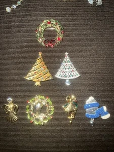 7 Vintage To Now Christmas Holiday Brooches Pins Gold Silver Tone & Enamel - Picture 1 of 3