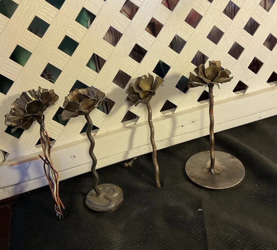 Escultura de flores de metal artesanal vintage arte popular  Foto 1 de 3