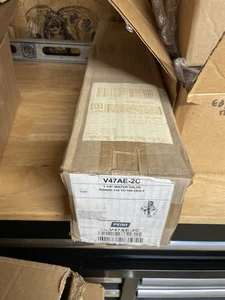 Johnson Controls V47AE-2C Water Valve 1 1/4" Temperature Range 115-180°F - Picture 1 of 1