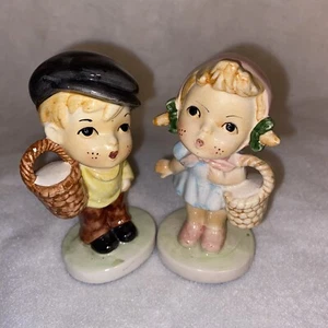 Vintage Magrou Figurine Pair Boy & Girl Made Portugal Hummel Like 4.5” Adorable - Picture 1 of 12
