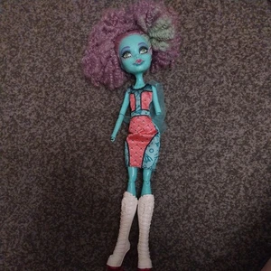 B) Monster High Doll Honey Swamp Freak Du Chic - Picture 1 of 5