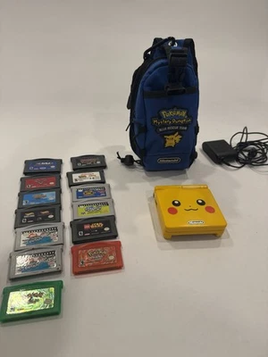Gameboy Advanced SP Pikachu Edition com carregador e jogos Pokemon - Imagem 1 de 4