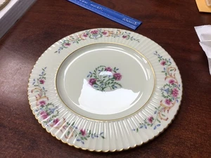 EIN Lenox Cinderella V-308 Essteller Bone China Goldrand 10,625 Zoll SCHÖN - Bild 1 von 16