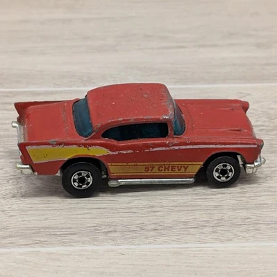 Chevy Hong Kong 57 vintage Hot Wheels rojo con rayas amarillas 1976 original Foto 1 de 3