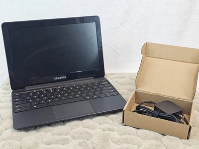 Samsung Chromebook 3 - 11.6" - Image 1 of 4