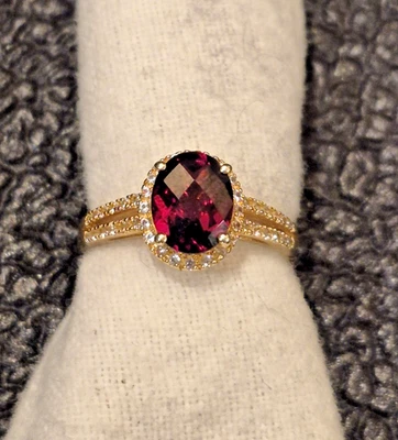Anillo de diamantes y granate ovalado chapado en oro de 2 quilates talla 6 Foto 1 de 4