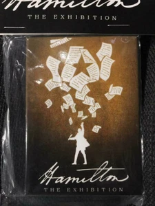 NEW HAMILTON THE EXHIBITION OFFICIAL MAGNET - STAR FLYING PAPERS CHICAGO - Picture 1 of 7