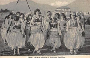 ALBANIA - Tirana - Vajzat e Shkolles ne Kostumin Kombtare (School girls in Natio - Picture 1 of 2