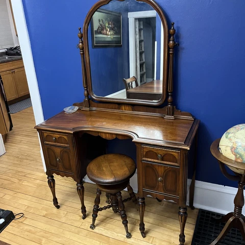Antique ￼Mahogany Vanity Victorian ￼era Circa 1900-1920 Cover