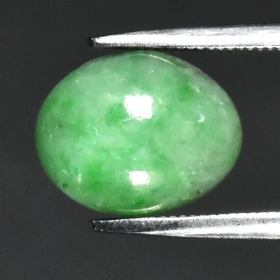 💎 3.82ct 10.5x8.5mm Oval Cabochon Natural Green Jade - Untreated, Burma Gem - Image 1 of 4