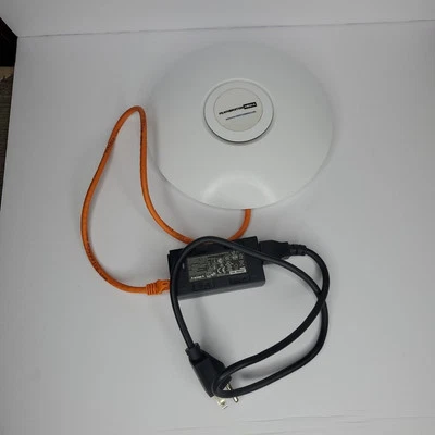 Ubiquiti Unifi UAP-LR Wifi Access Point Long With POE Injector And Ceiling Mount - Image 1 of 4