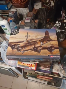 1/72 Boeing B-17F Fortress Memphis Belle / Miss Missing Parts - For Parts Not Wo - Picture 1 of 12