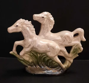 Vintage 1950s IRIDESCENT PORCELAIN MUSTANG MHORSES STATUE - Picture 1 of 4