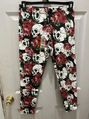 Nova! Legging floral/caveira SEM LIMITES. Tamanho L (11-13). Ótima legging casual! - Imagem 1 de 3