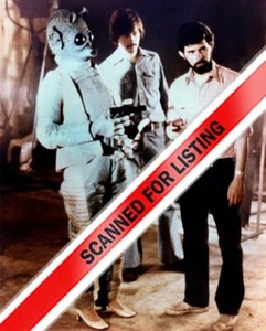 STAR WARS Greedo in heels - behind the scenes w/ George Lucas 8X10 PHOTO #1887 - Picture 1 of 1