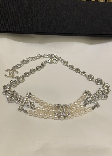 ?CHANEL Collana di perle a tre strati in argento con diamanti intarsiati CCS con cristallo 24C