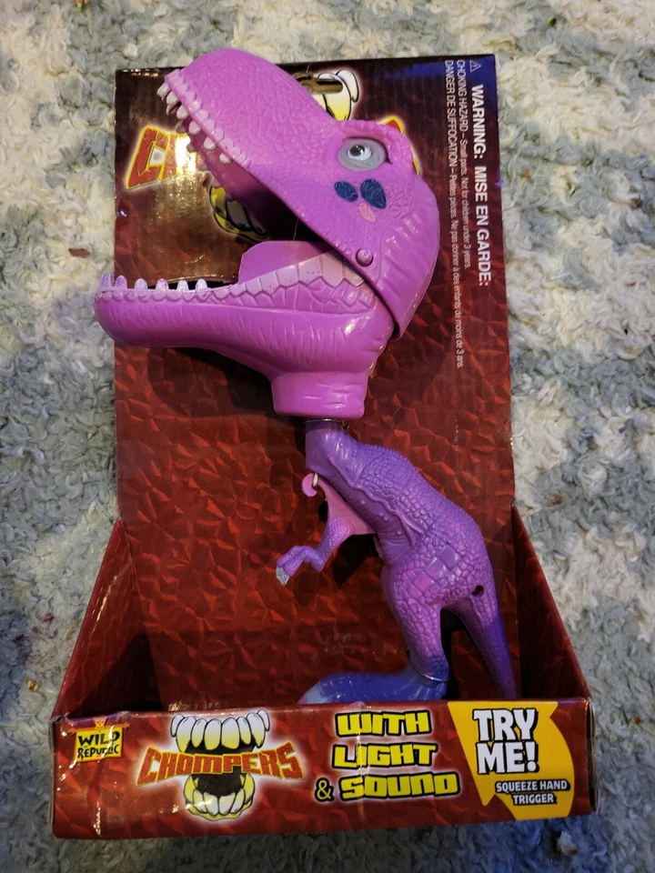 Wild Republic CHOMPERS Rosa T Rex Tyrannosaurus Acción Dinosaurio Juguete Luz Sonido  Foto 1 de 4