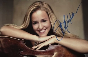Sol Gabetta signiert Großfoto Cello original Unterschrift Autogramm signed (37) - Bild 1 von 2