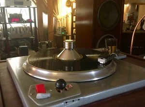 Wayne's Audio Turntable Record Stabilizing Clamp Center Weight LP Stabilizer VPI - Picture 1 of 12