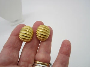 Estate Vintage French 18k Yellow Gold Textured Huggie 5.1 Gram Pierced Earrings - Picture 1 of 5