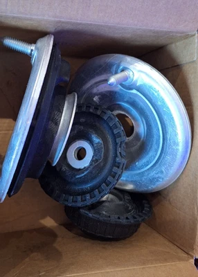 2X SKF VKDA 35118 T TOP STRUT MOUNTING FRONT AXLE FOR AUDI,VW - Image 1 of 2