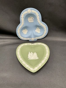 2 Vintage Wedgwood Blue Spade And Green Heart Shaped Ashtray/Trinket Dishes - Picture 1 of 5
