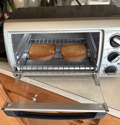 Black & Decker Toast-R-Oven Model TRO480 BS - W/Baking Sheet and Drip Pan - Image 1 of 4