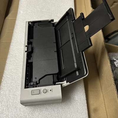 Fujitsu ImageScanner Fi-800R Mobile Document Scanner. (p8) - Image 1 of 3