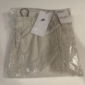 Nike Women's Beige Essential High-Rise Woven Cargo Pants Size Medium - Picture 1 of 1