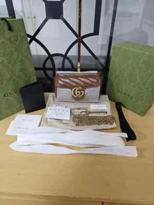 Bolso de Hombro Gucci Marmont Cadena Matelassé Super Mini Marrón 476433 Foto 1 de 4