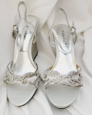 Сандалии на танкетке Rampage Allyson серебристые со стразами размер 9 М - Изображение 1 из 4