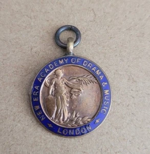 NEW ERA ACADEMY OF DRAMA & MUSIC LONDON VINTAGE 1951 MEDAL BADGE - Picture 1 of 2