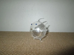 Figura de pez pequeño de vidrio soplado a mano transparente vintage - Imagen 1 de 5