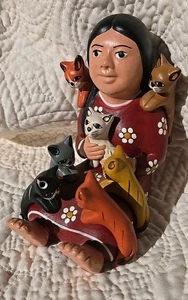 Geschichtenerzählerin Frau mit Katzen Figur 4,5 Zoll peruanische Handarbeit Tonkunst - Bild 1 von 5