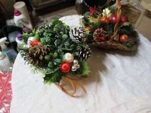 2 x Vintage Christmas Table Decoration. Wicker Basket and Sleigh - Picture 1 of 8