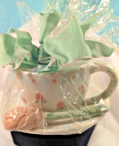 Tazza da tè vintage Between Friends Mud Pie inc. ceramica, cucchiaio e piattino bocciolo di rosa - Foto 1 di 9