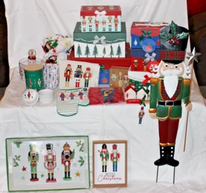 NUEVO ENORME LOTE CASCANUECES SOLDADO DECORACIÓN CAJA DE REGALO BANDEJA TOALLA DELANTAL RAMEKIN JARDÍN - Imagen 1 de 13