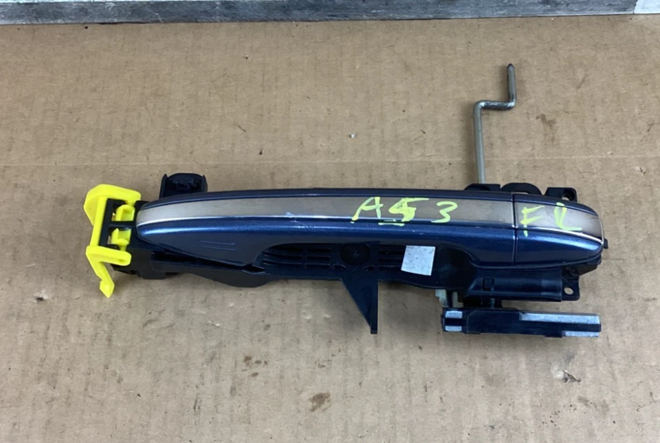 2011-2020 Toyota Sienna Front Right Passenger Side Exterior Door Handle OEM - Image 1 of 4