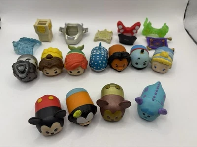 Lote de 11 figuras Disney Tsum Tsum Silver Woody, Sulley, Scar, Gold Mickey, Goofy Foto 1 de 4