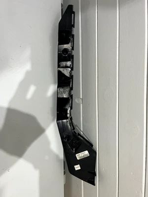 2010-2012 Ford Fusion Passenger Rear Bumper Retainer Bracket OEM - Image 1 of 3