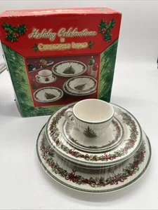 5 PIECE PLACE SETTING DISH BOWL CUP SAUCER TRADITIONAL CHRISTMAS HOLIDAY VTG - Picture 1 of 7