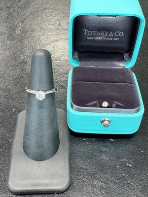 $7000 TIFFANY & CO D ЕСЛИ 0,39 КАРАТ БРИЛЛИАНТ ОБРУЧАЛЬНОЕ КОЛЬЦО - Изображение 1 из 4